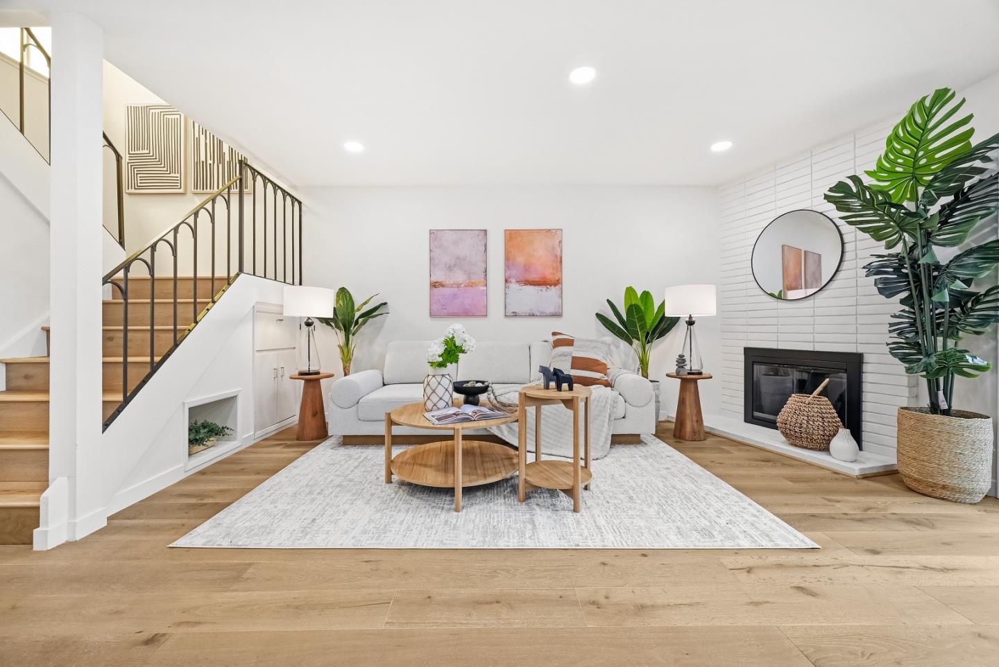 Front Image Thumbnail for ML82044358