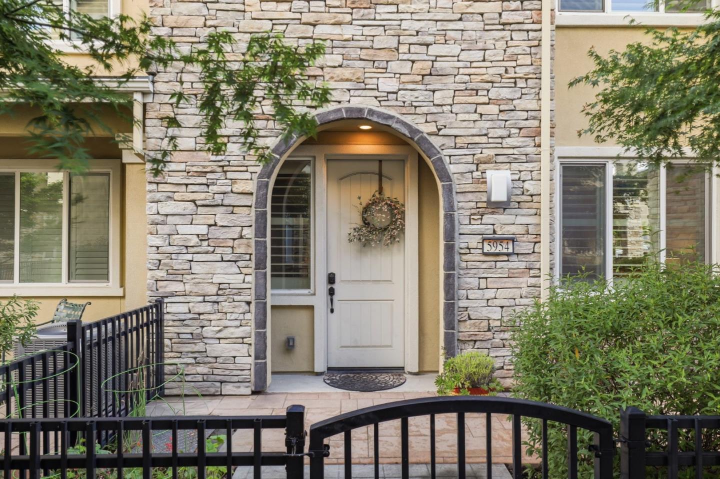 Front Image Thumbnail for ML82044363