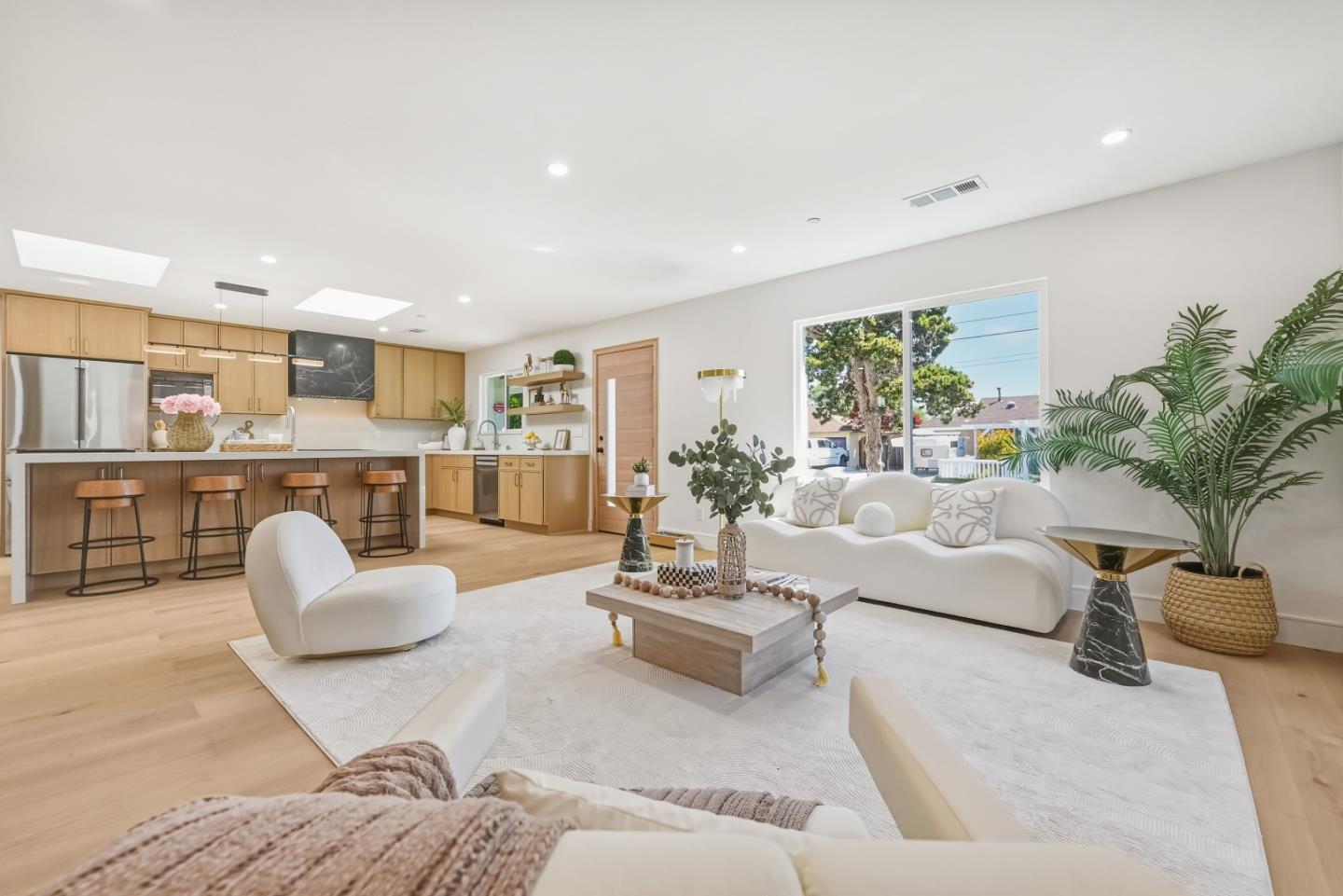 Front Image Thumbnail for ML82044401