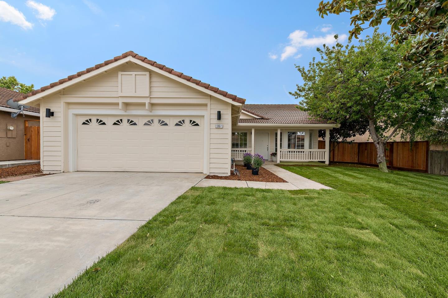 Front Image Thumbnail for ML82044403