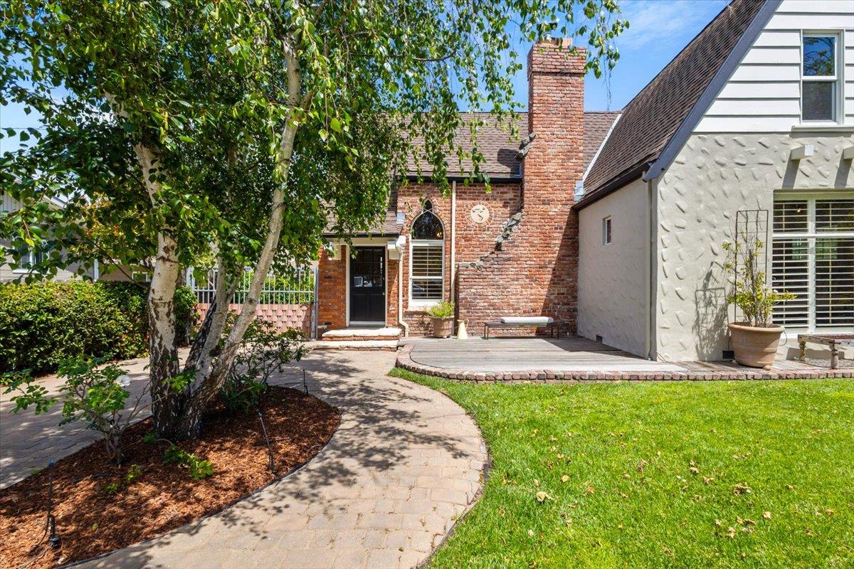 Front Image Thumbnail for ML82044463