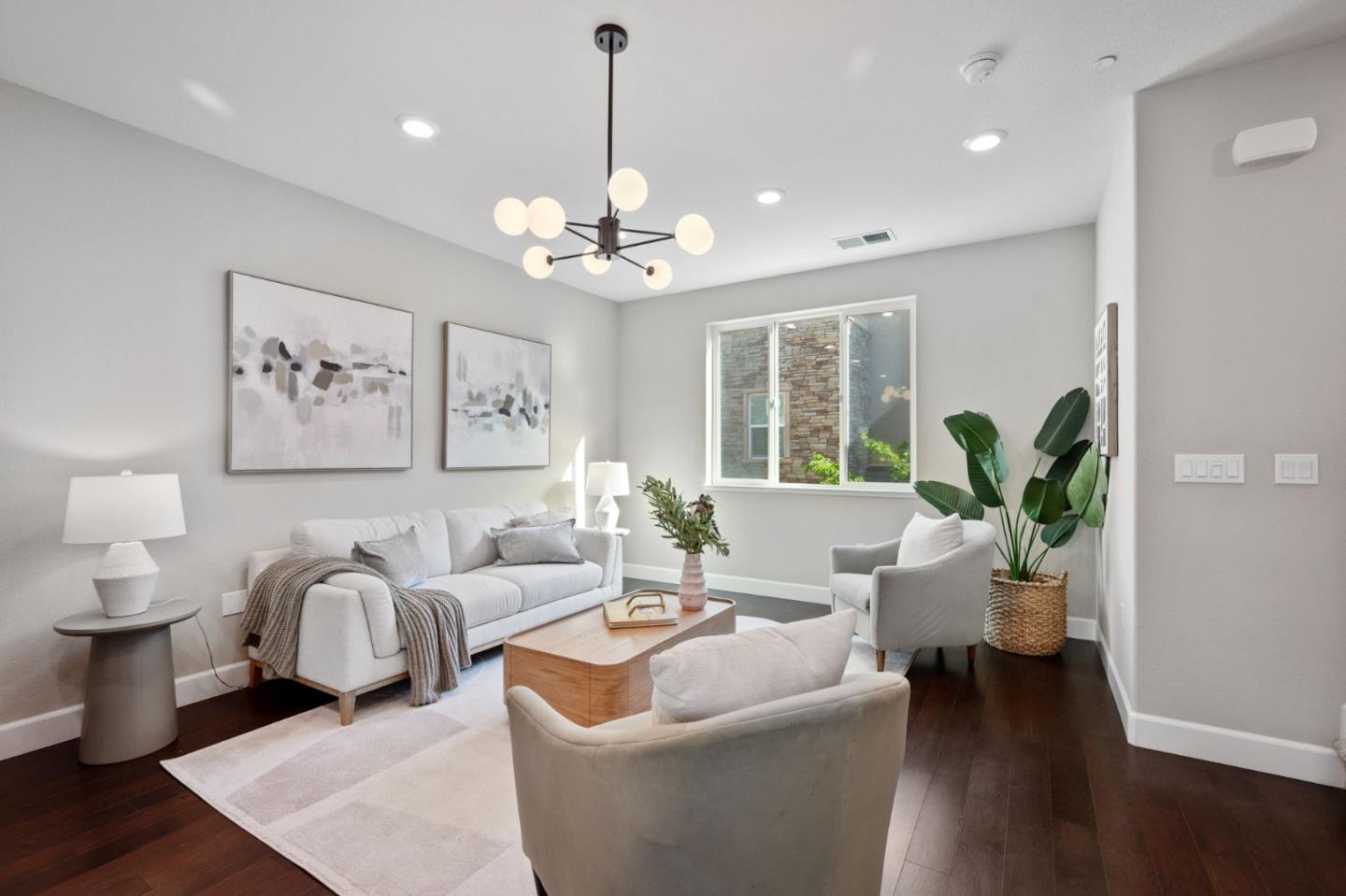 Front Image Thumbnail for ML82044892