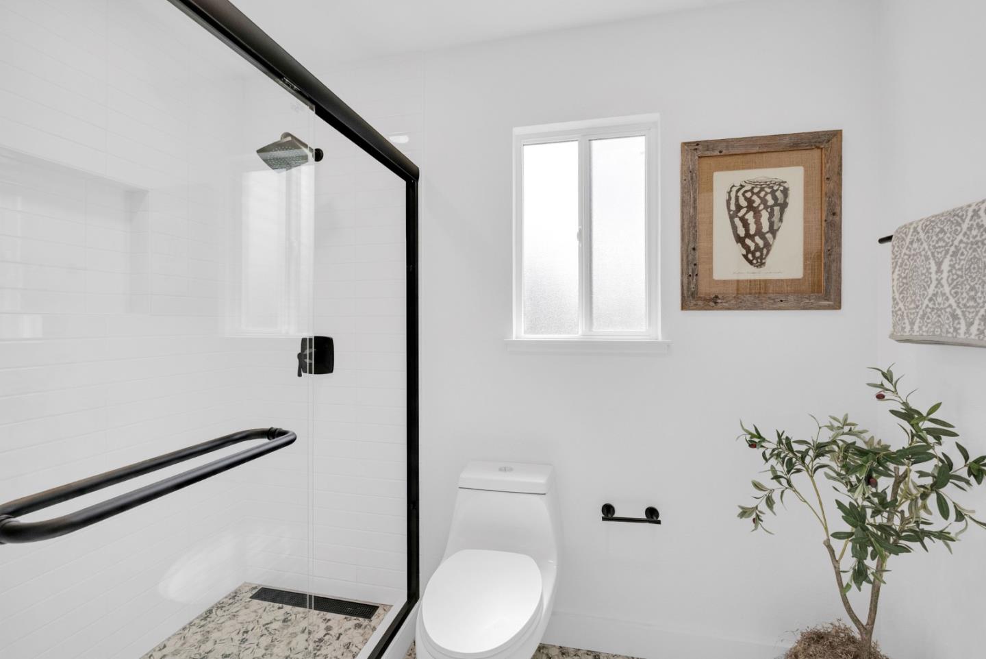 Photo #17: ML82045077 Listing: Photo #17