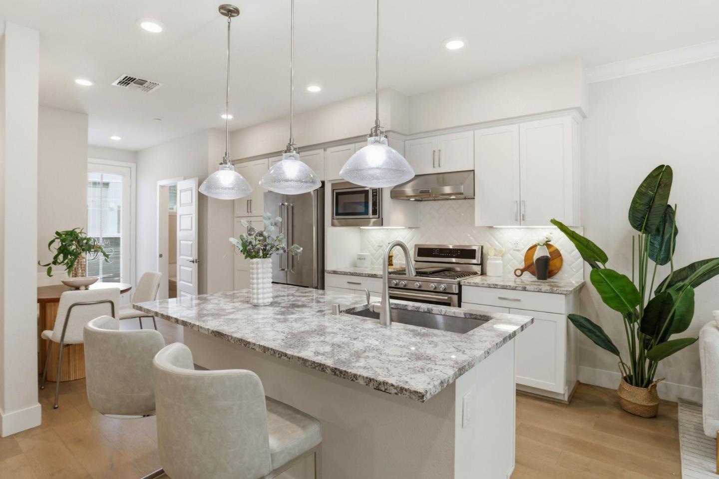 Photo #8: ML82045130 Listing: Photo #8