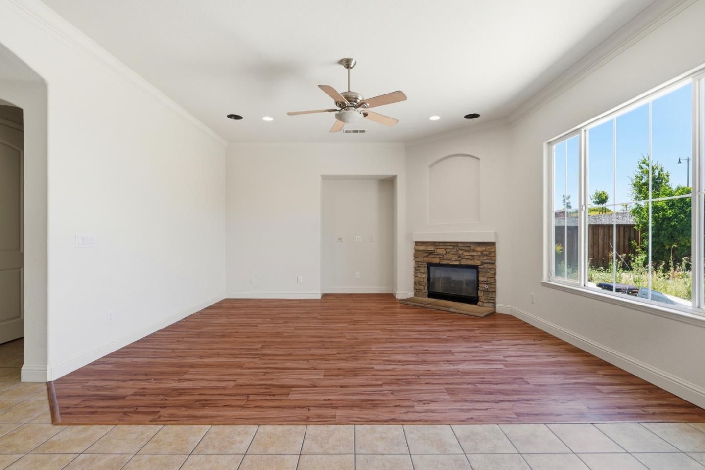 881 Trestle Pt, Lathrop, CA 95330 photo 4