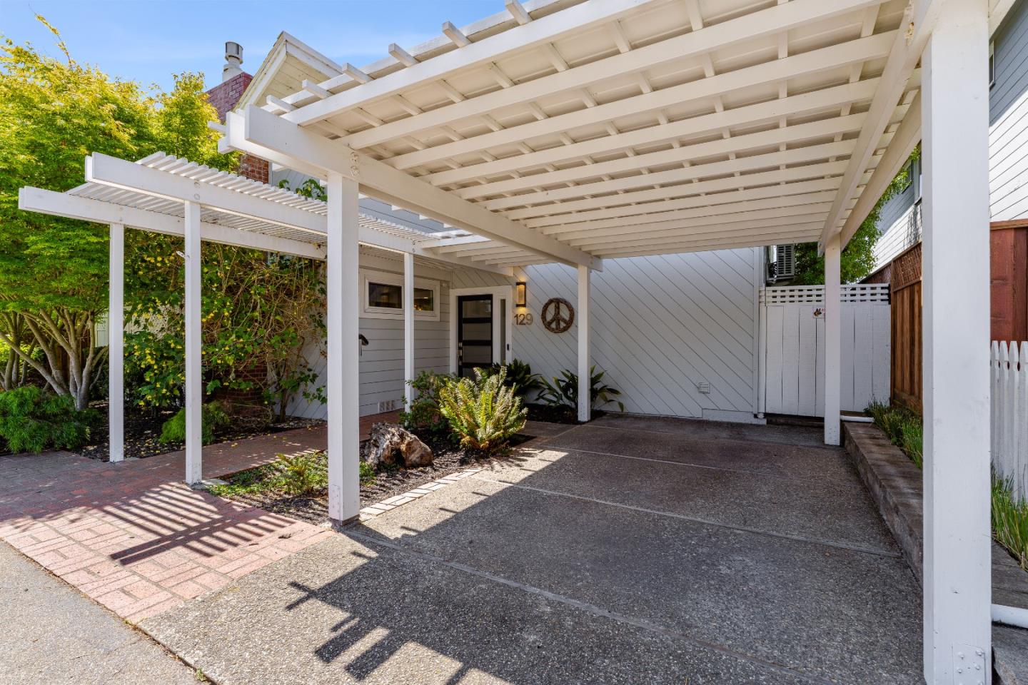 129 Santa Cruz Avenue, Aptos, CA, 95003