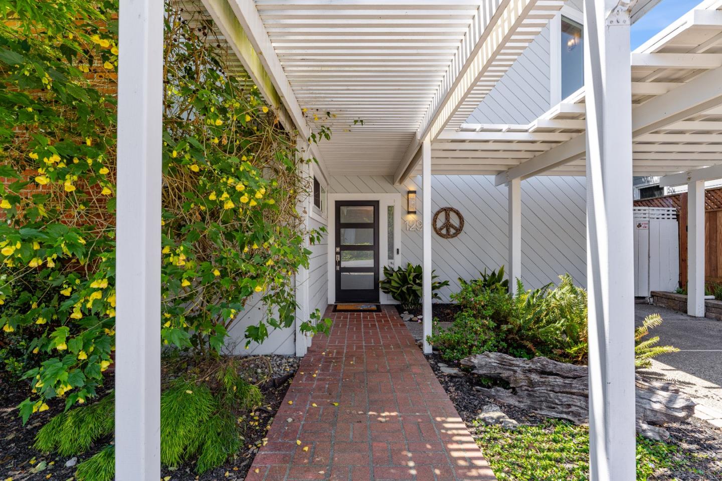 129 Santa Cruz Avenue, Aptos, CA, 95003