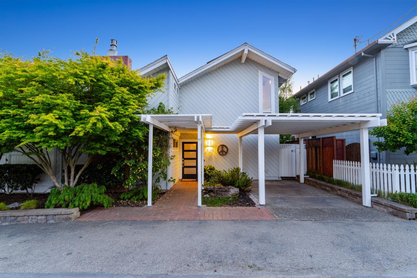 129 Santa Cruz Avenue, Aptos, CA, 95003