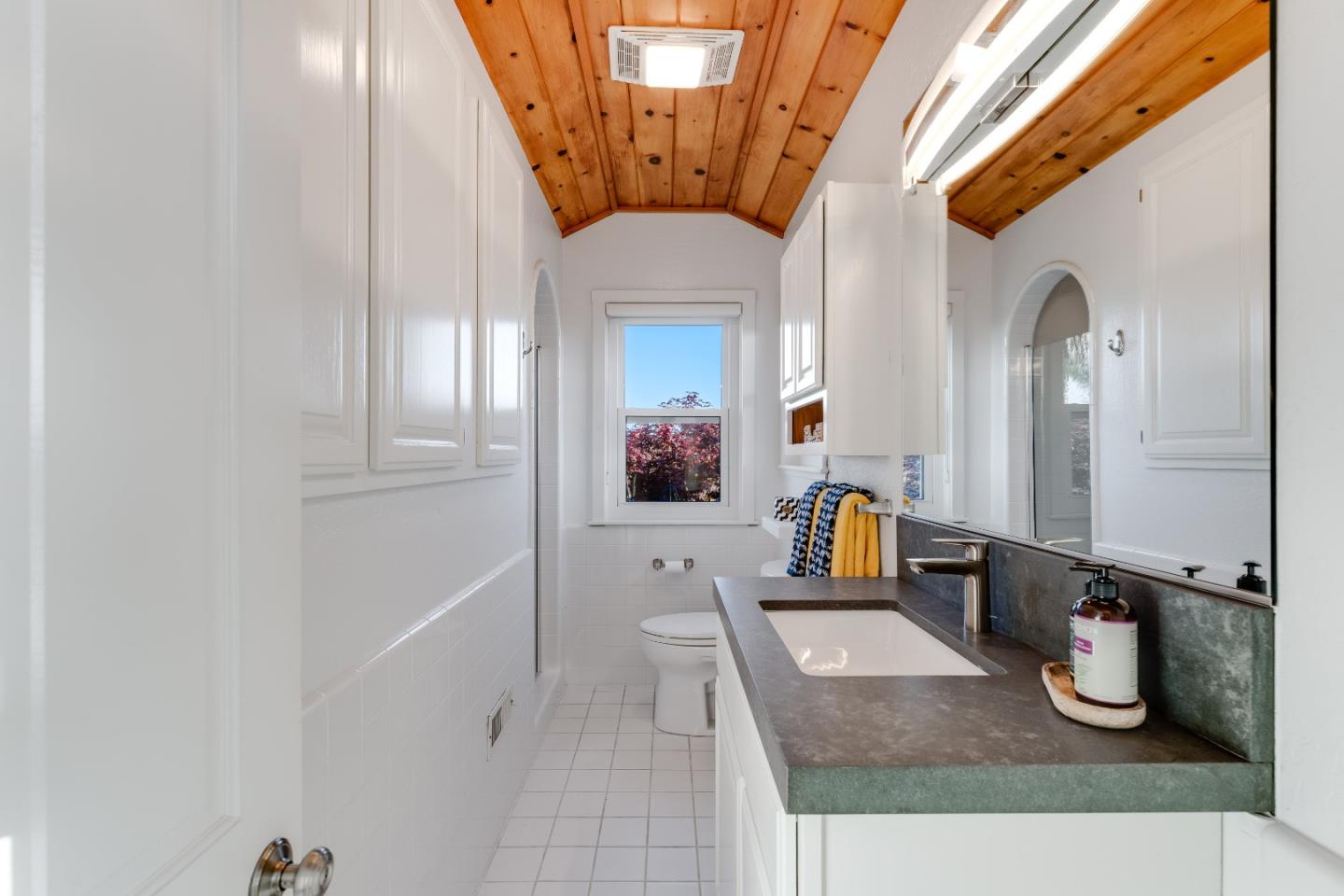129 Santa Cruz Avenue, Aptos, CA, 95003