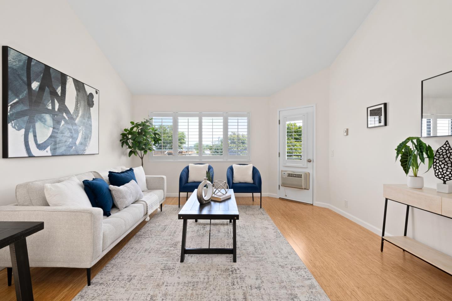 Photo #5: ML82045495 Listing: Photo #5