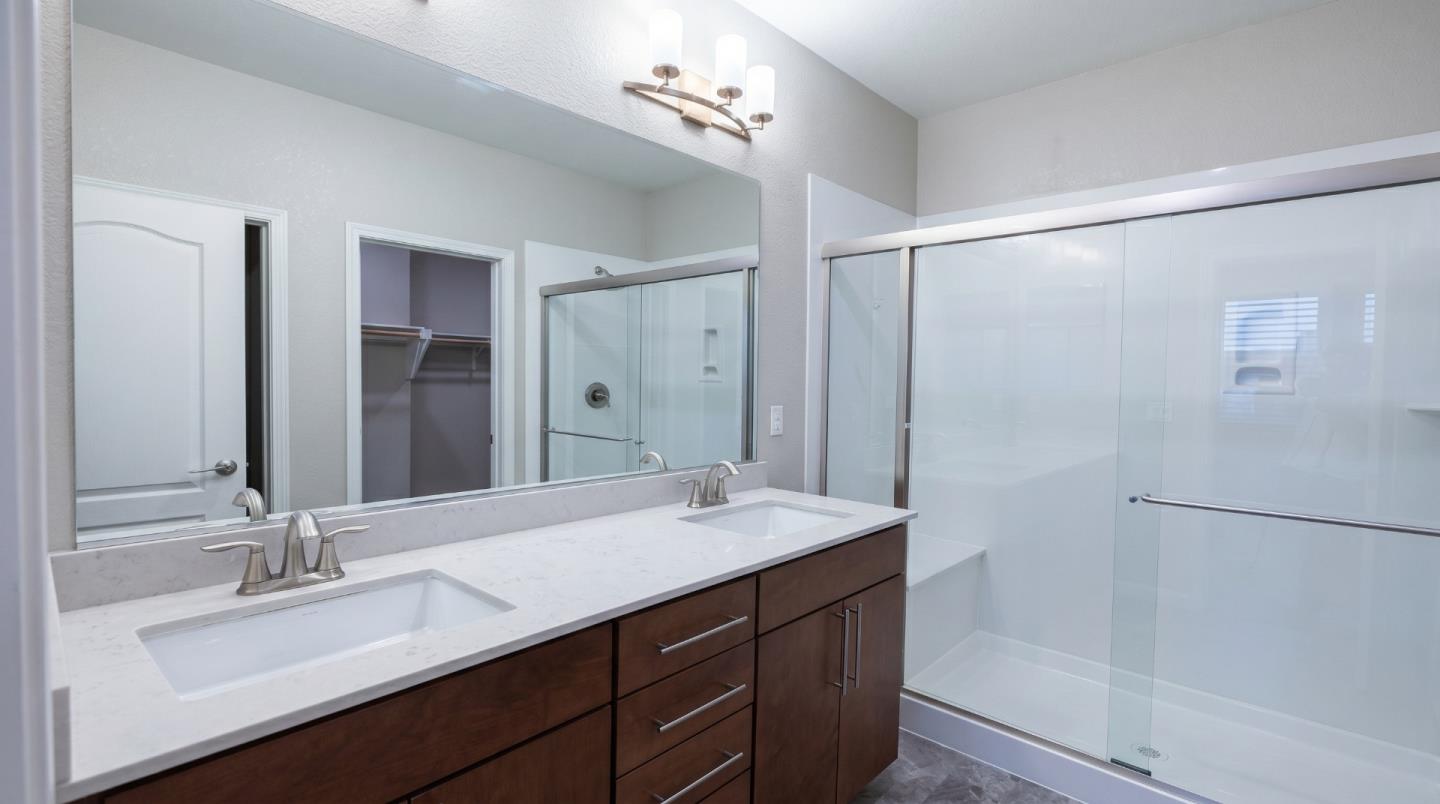 Front Image Thumbnail for ML82045538