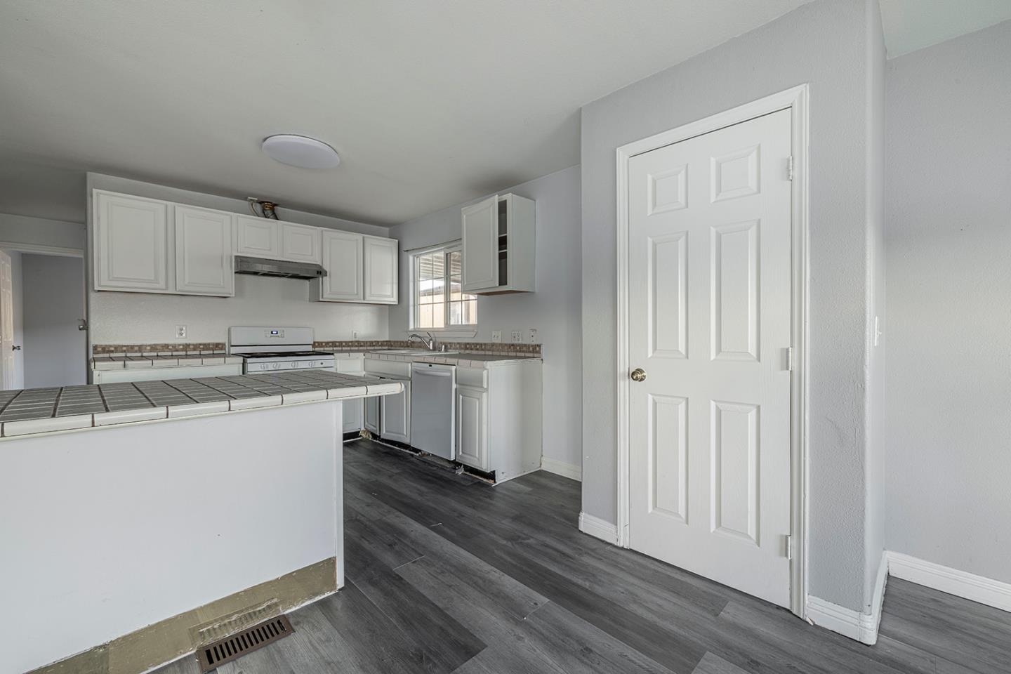 1 Appletree Ln 1