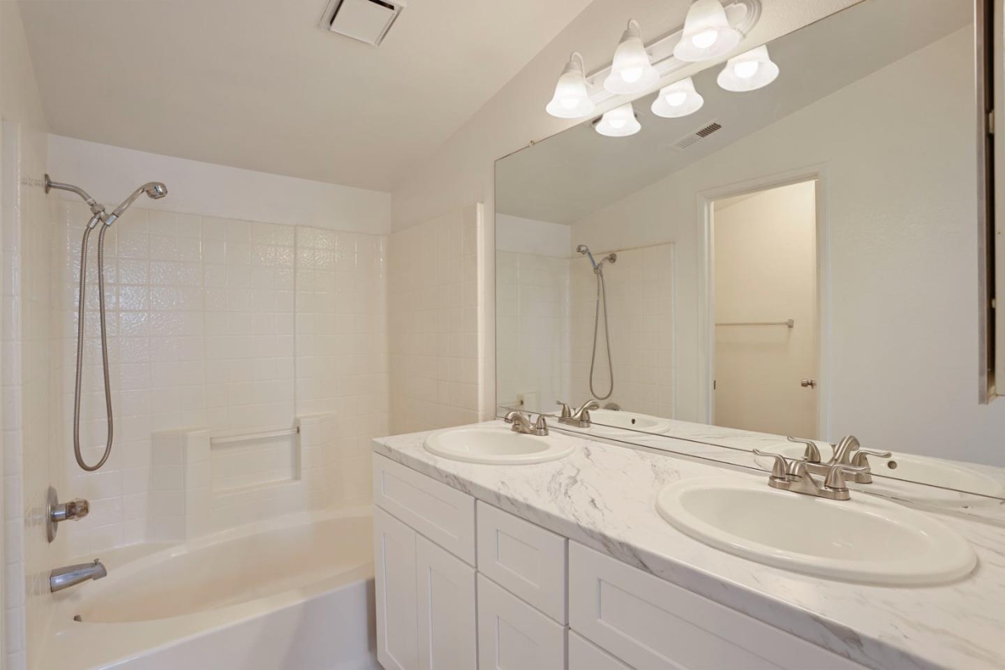 1888 Saint Lakes Way, Stockton, CA, 95206