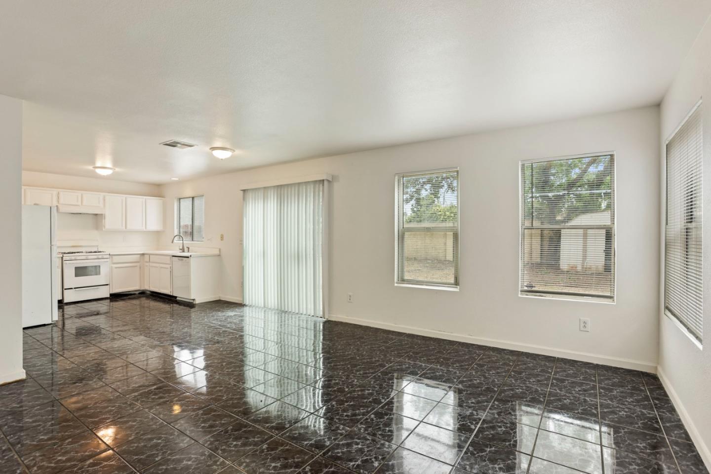 1888 Saint Lakes Way, Stockton, CA, 95206