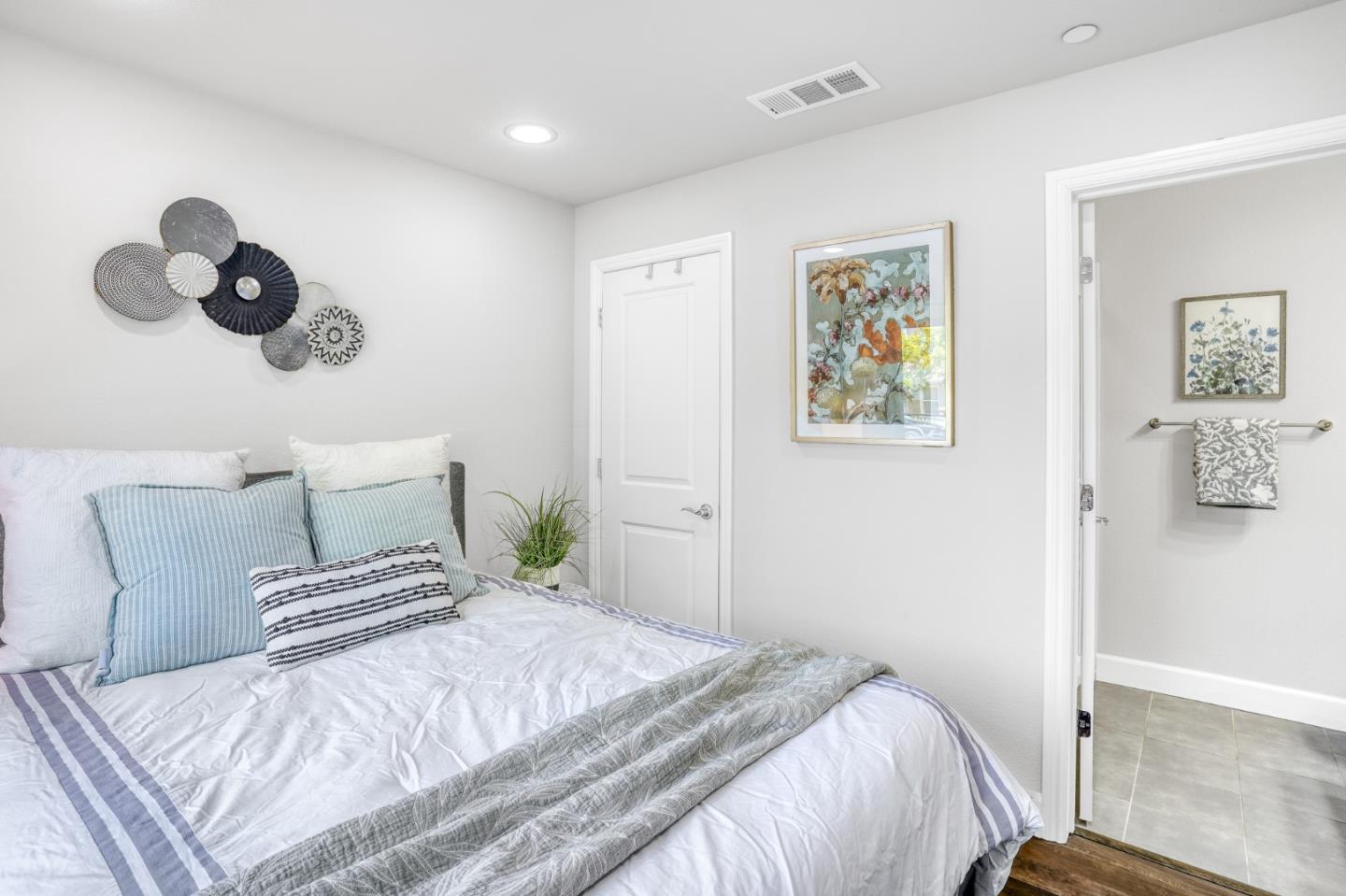 Photo #27: ML82046361 Listing: Photo #27