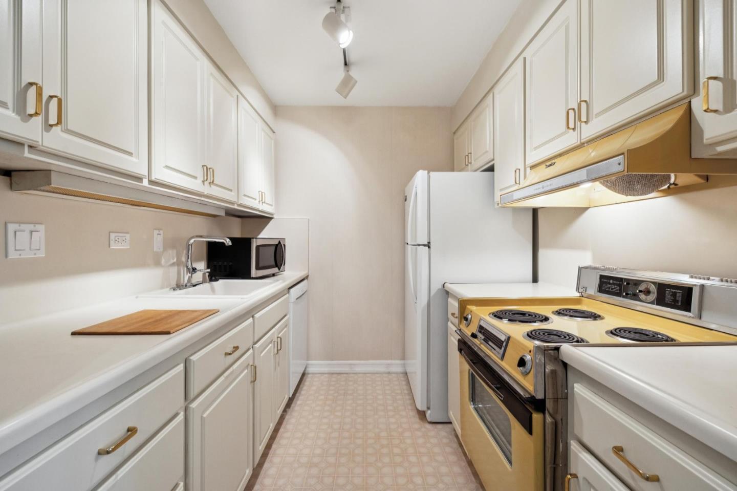Photo #10: ML82046437 Listing: Photo #10