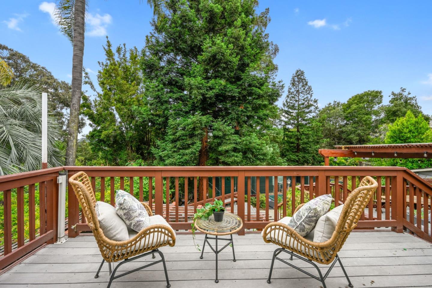 17529 Mayflower Dr