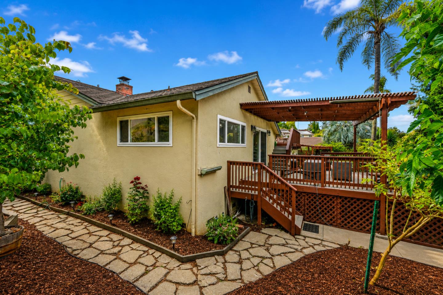 17529 Mayflower Dr