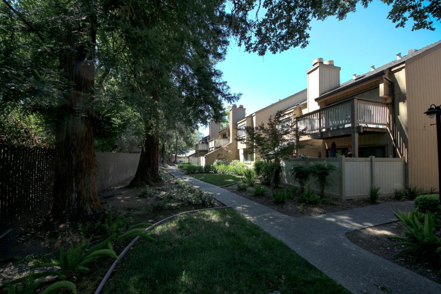 Front Image Thumbnail for ML82047662