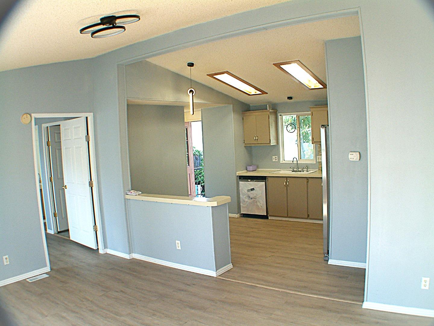 Front Image Thumbnail for ML82047929