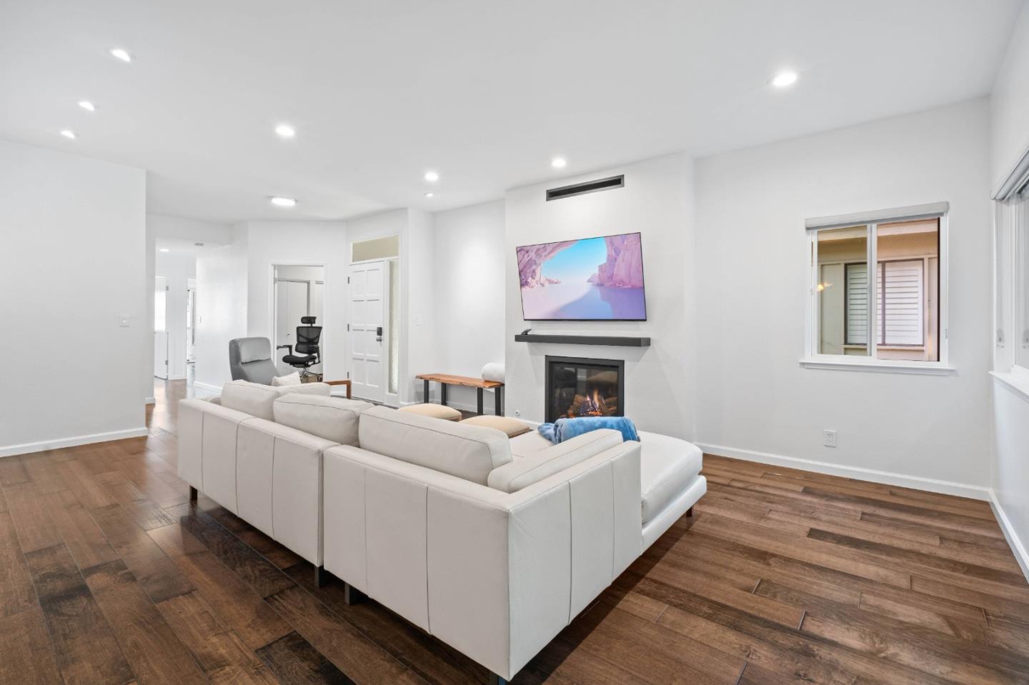 Browse active condo listings in REDWOOD CITY