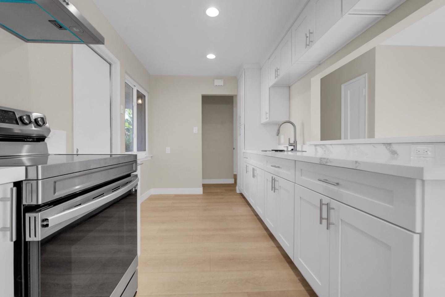 Front Image Thumbnail for ML82048615