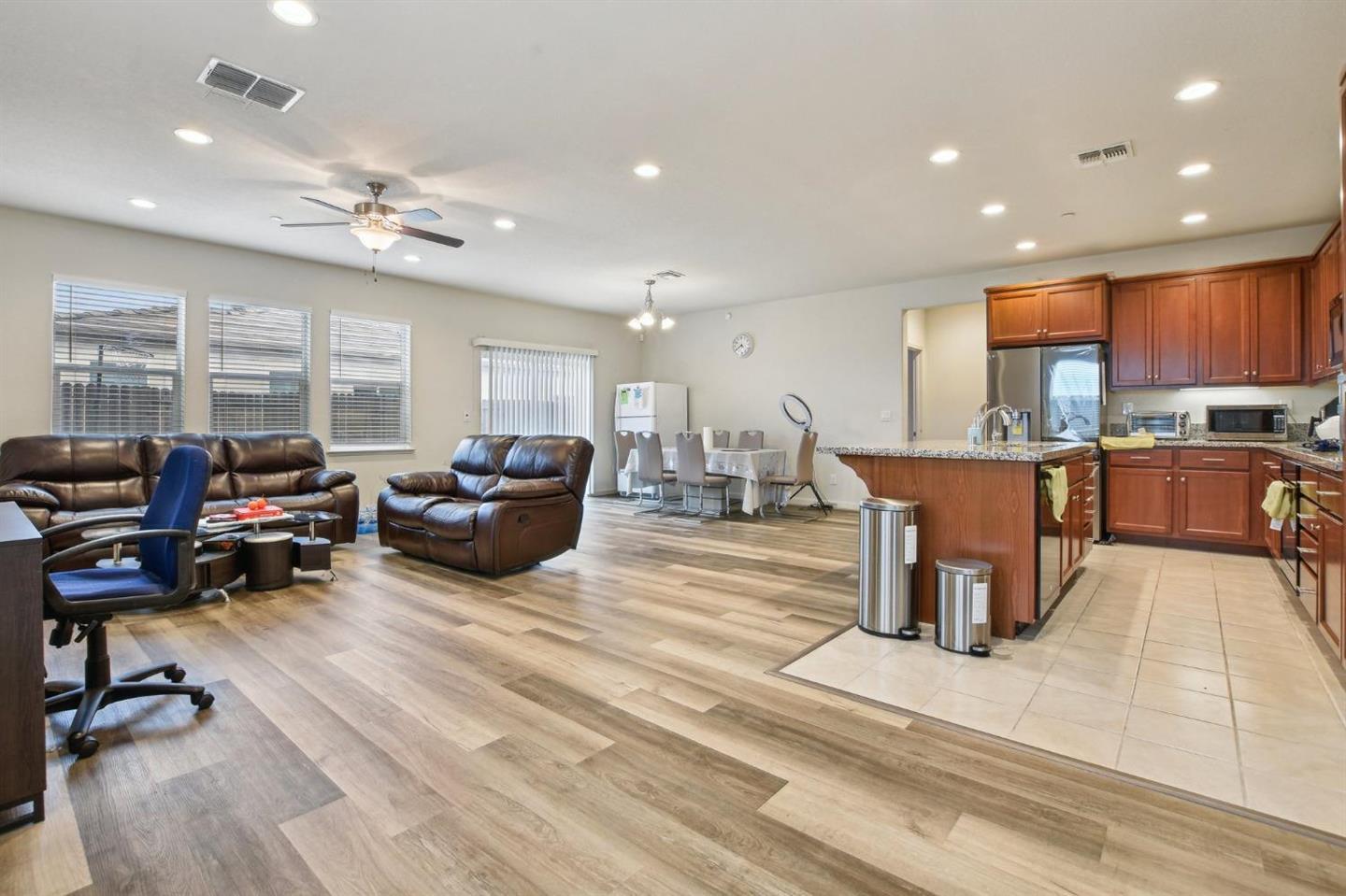 7905 Springarden WAY, Sacramento, CA 95828, Photo 2