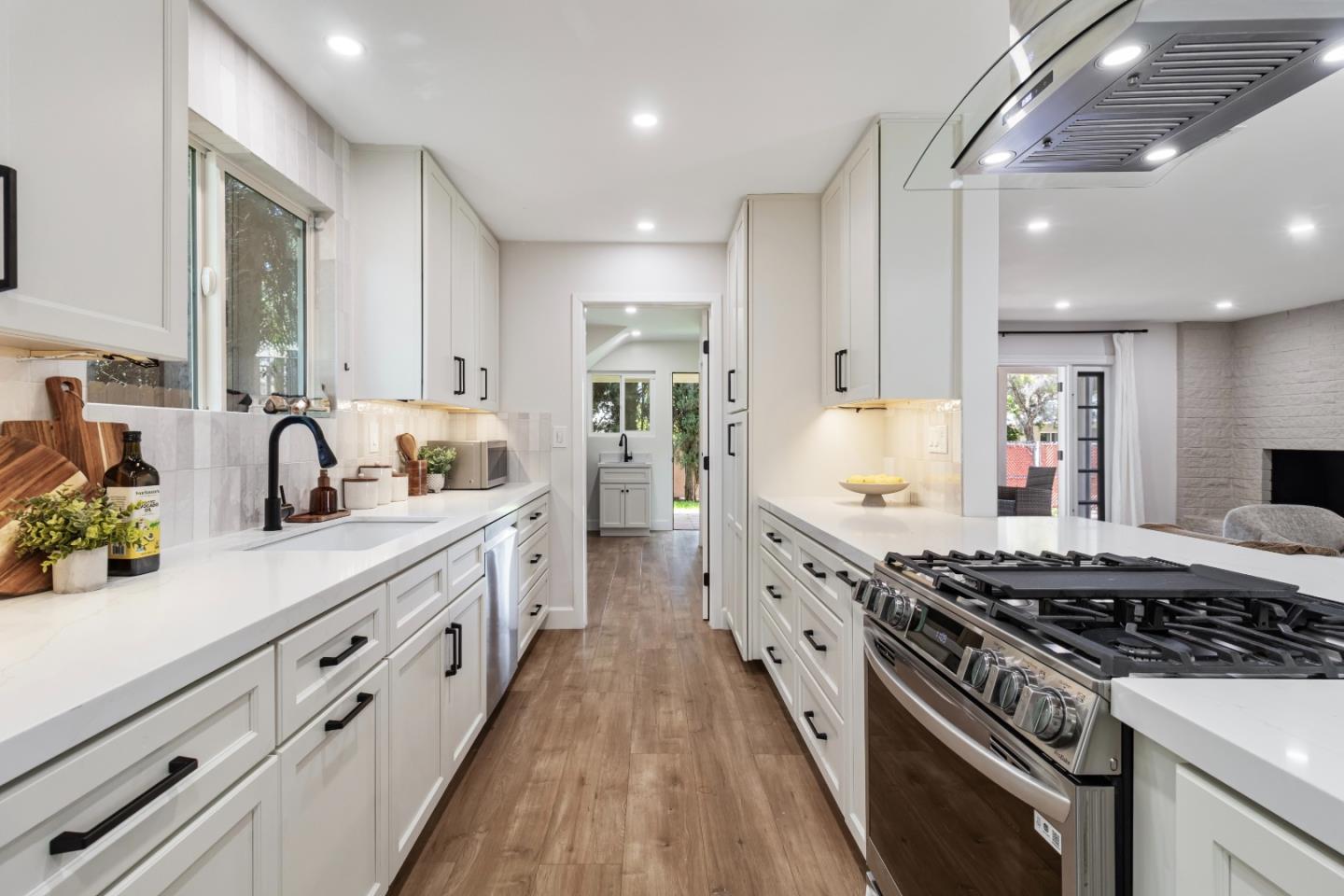 24022 Vanowen St, Los Angeles, CA 91307 photo 11