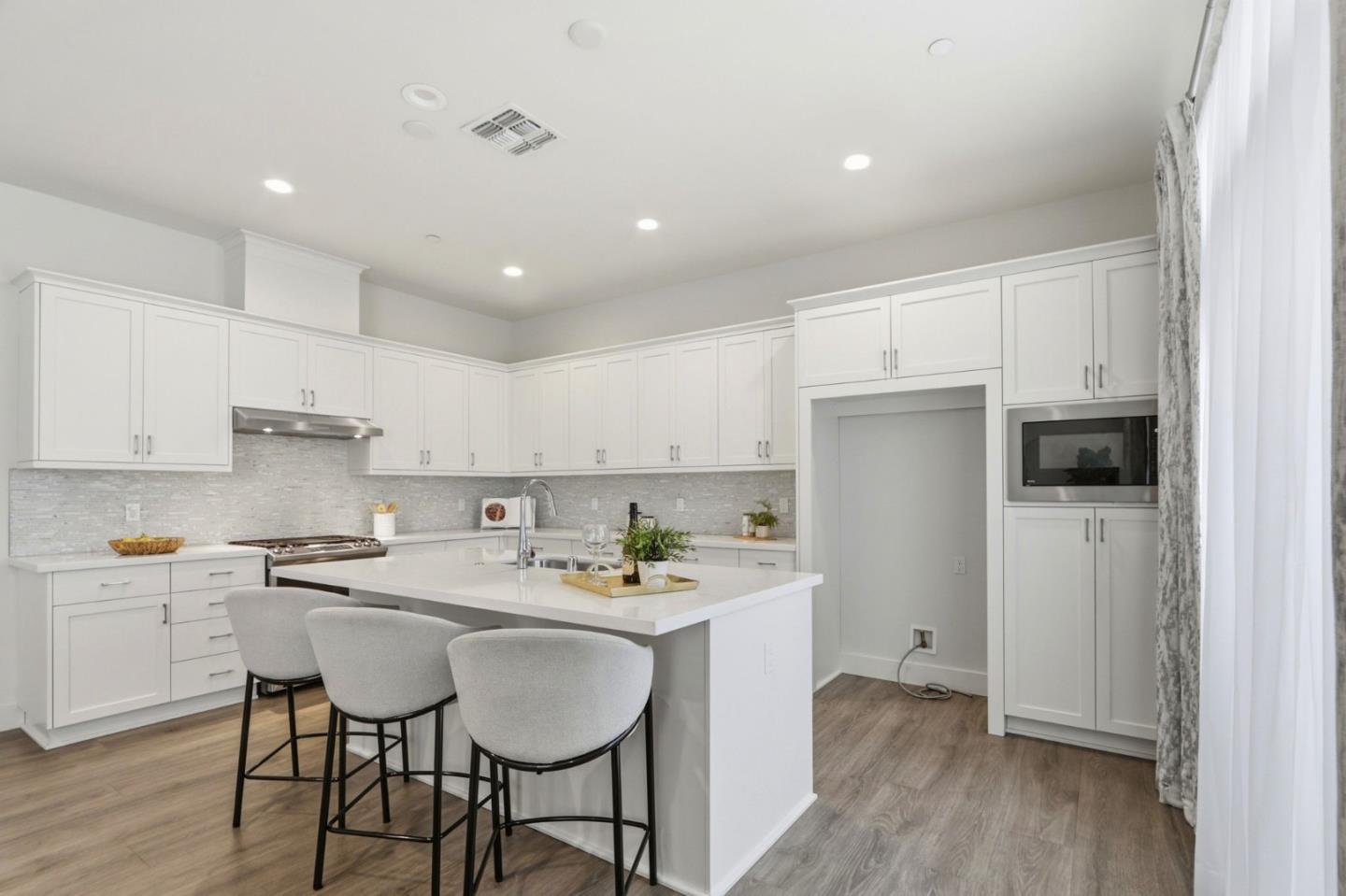 Photo #10: ML82049401 Listing: Photo #10