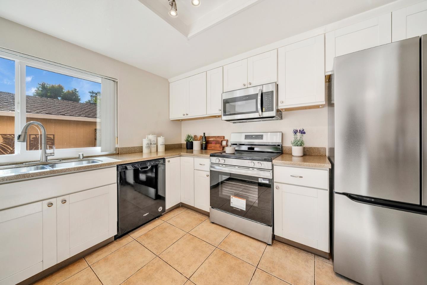 10019 DOVE OAK CT, CUPERTINO, CA 95014  Photo 13