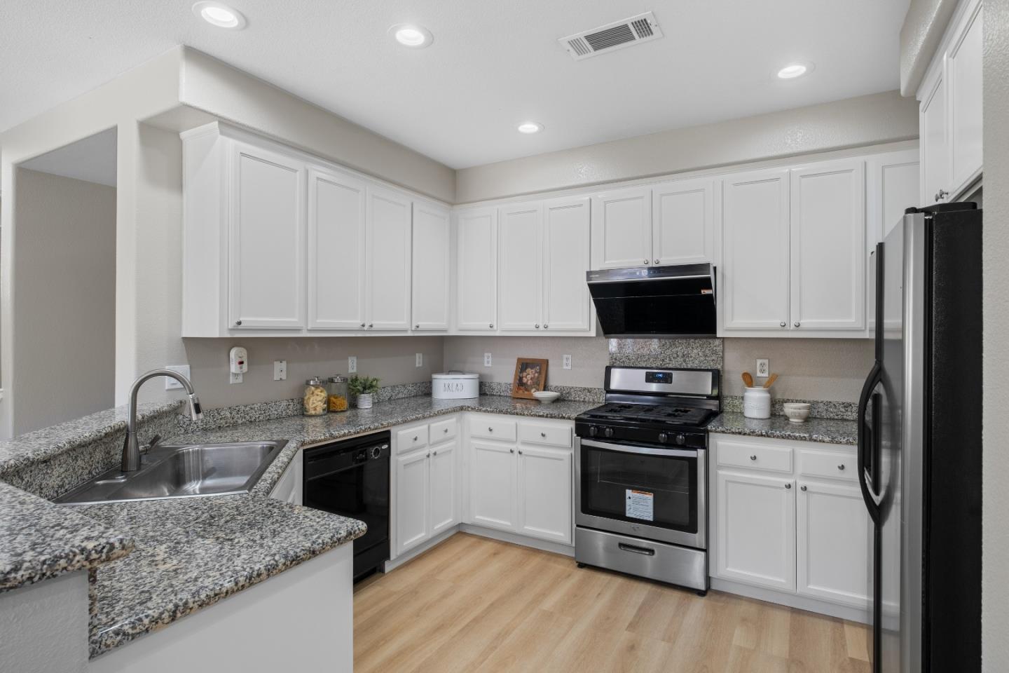 Photo #8: ML82049619 Listing: Photo #8