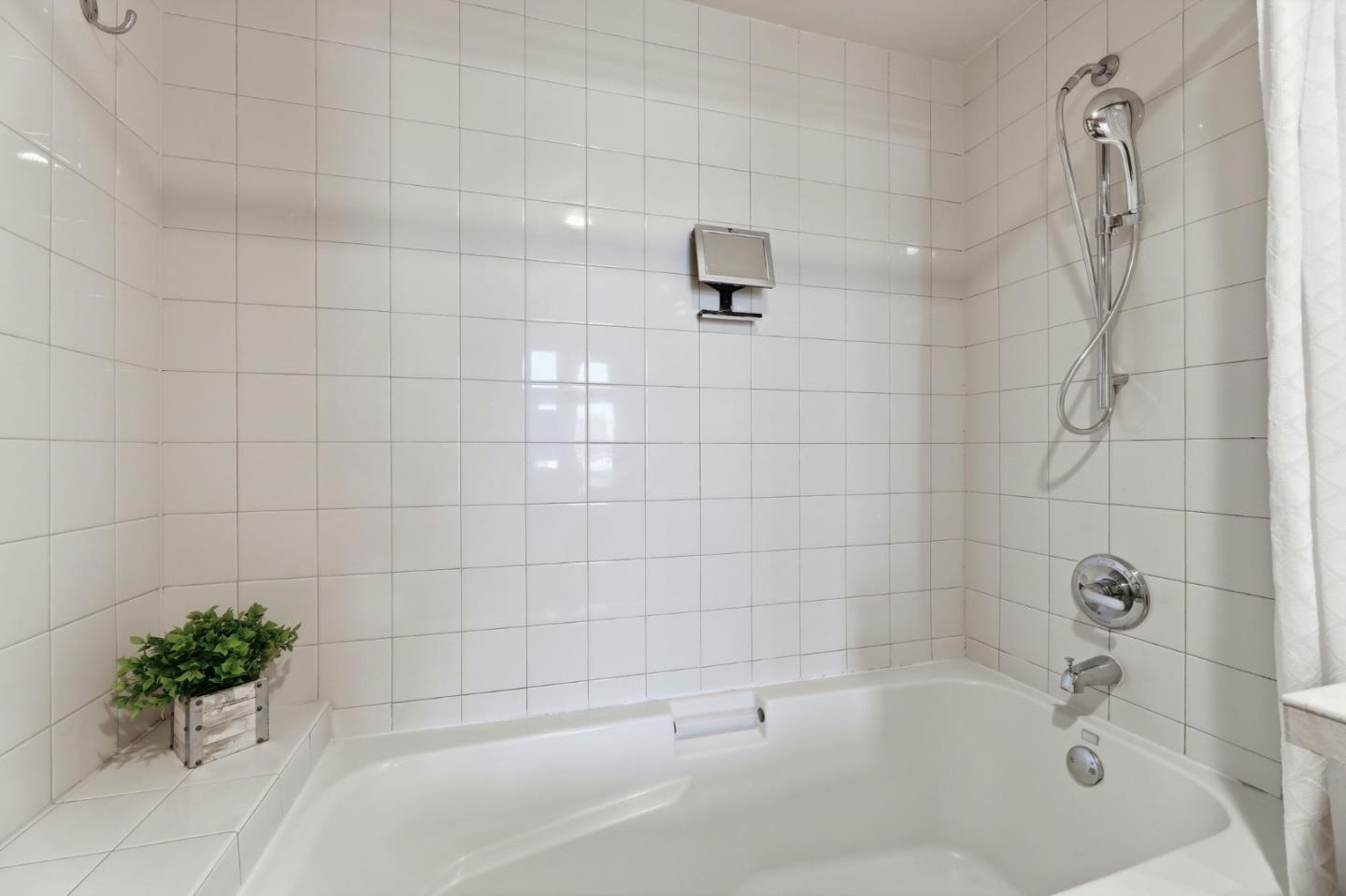 Photo #23: ML82049890 Listing: Photo #23