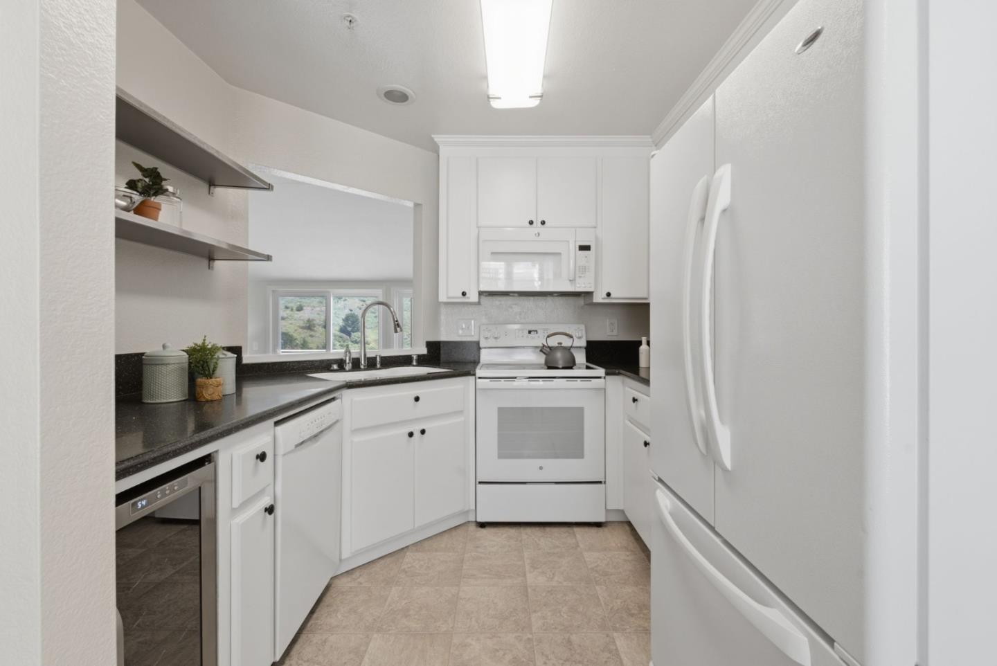855 Mountain View DR 4, DalyCity, CA 94014, Photo 6