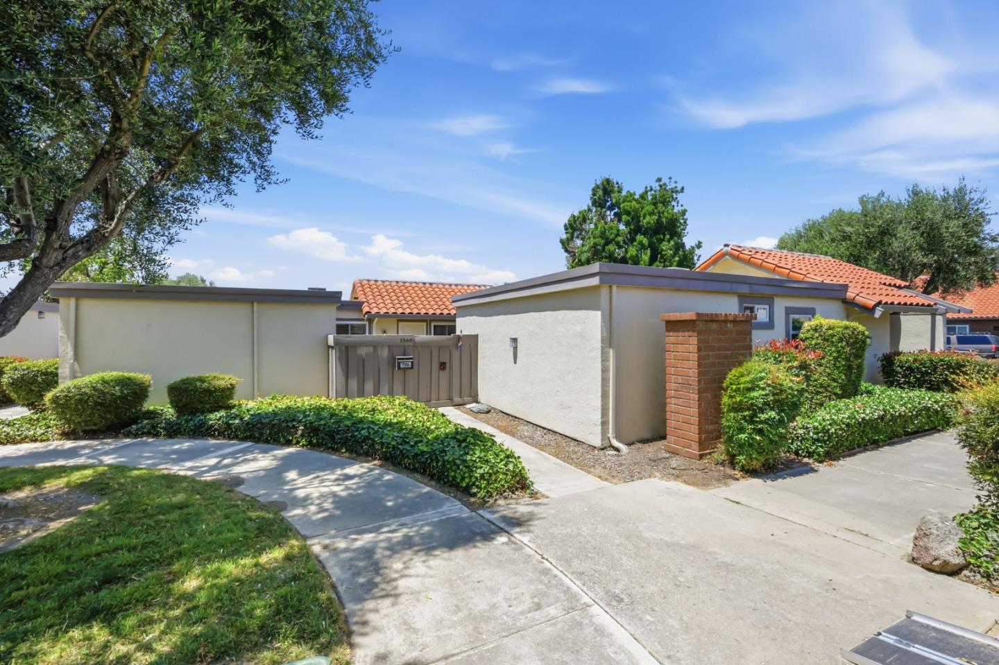 1568 Calle Santiago
