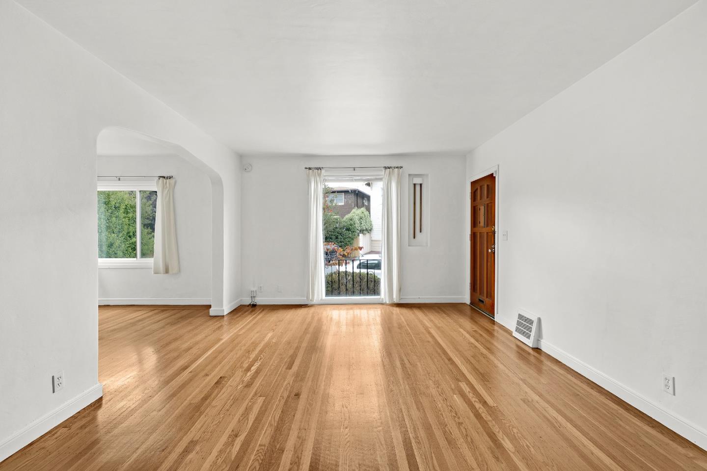 476 42nd St, Oakland, CA 94609, Photo 6