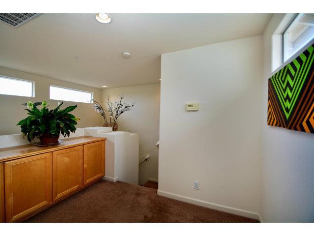Front Image Thumbnail for ML82050895