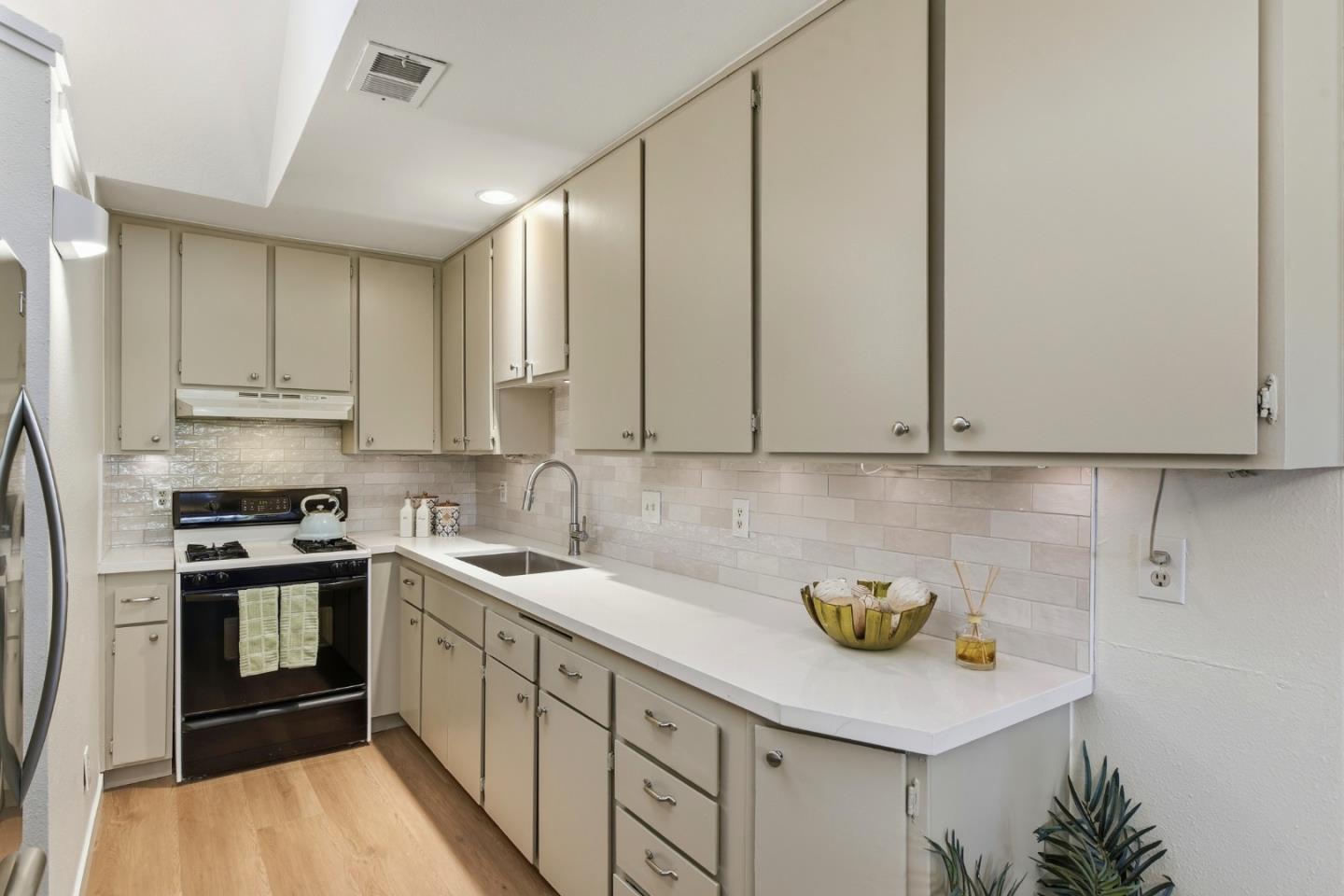 Photo #10: ML82050992 Listing: Photo #10