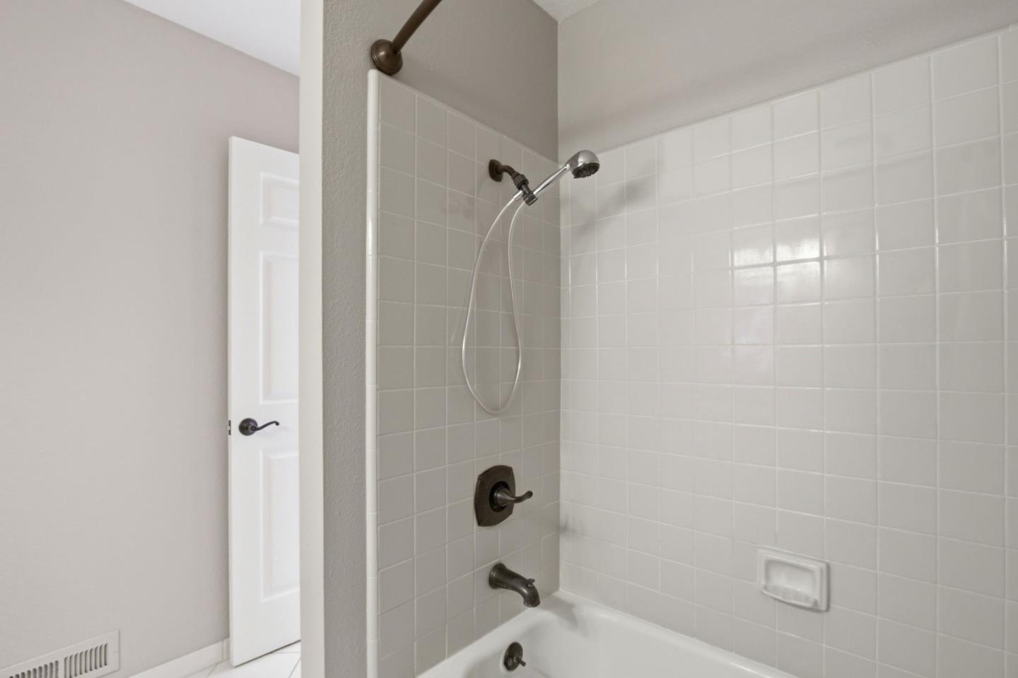 Photo #25: ML82051018 Listing: Photo #25