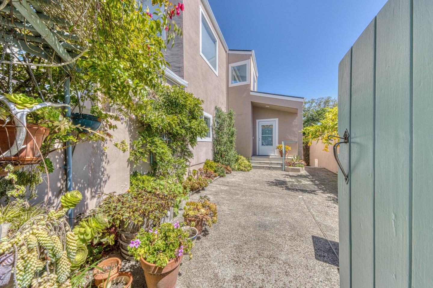 Front Image Thumbnail for ML82051549