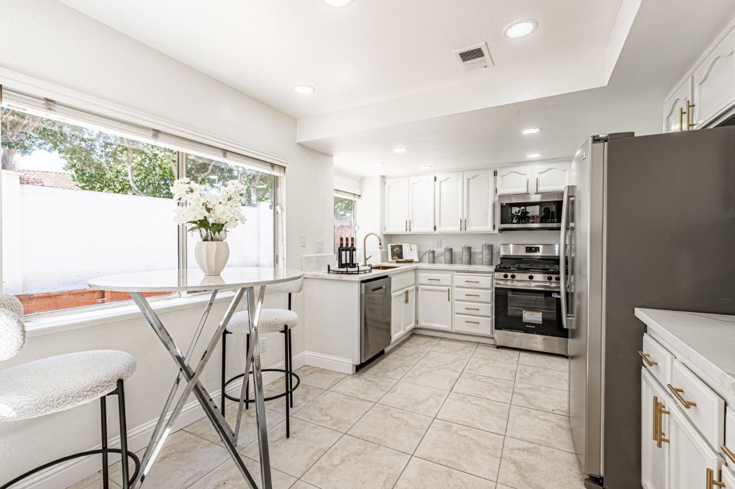 1101 Clifford Ln