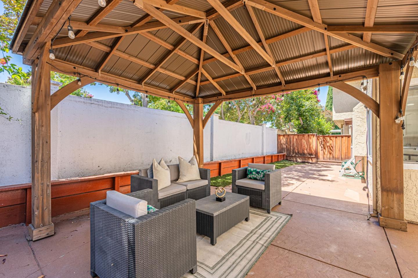 1101 Clifford Ln