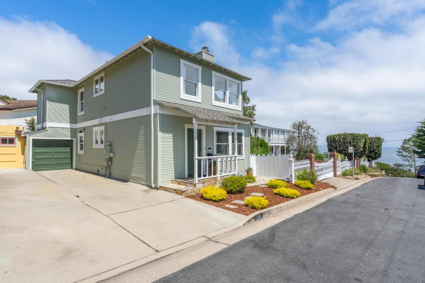 216 2nd ST, PacificGrove, CA 93950, Photo 2