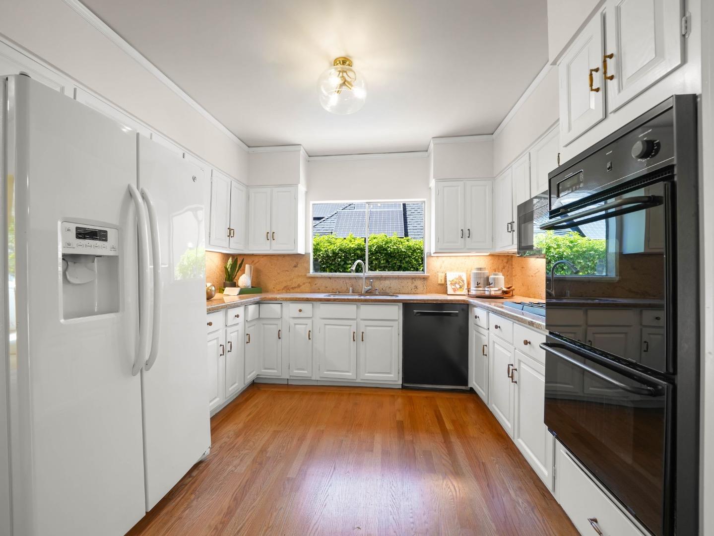 554 EDGEWOOD RD, SAN MATEO, CA 94402  Photo 9