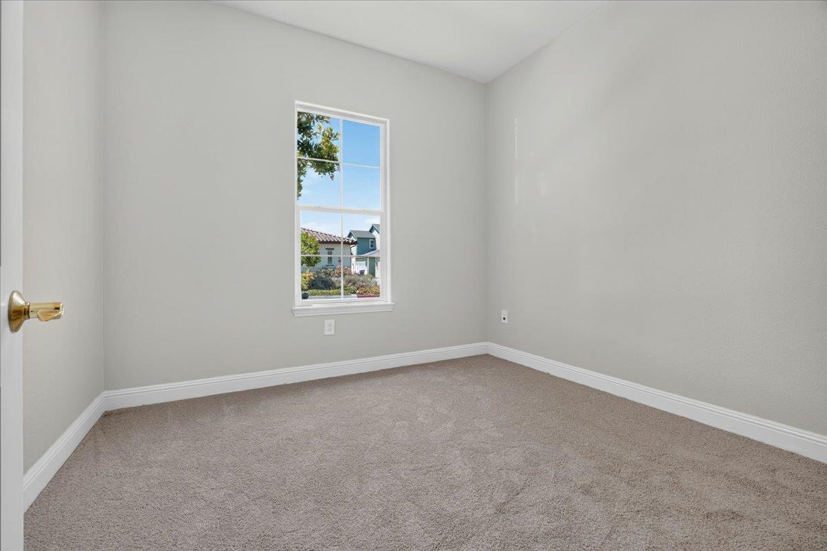 18470 Mcclellan Cir, Monterey County, CA 93933 photo 32