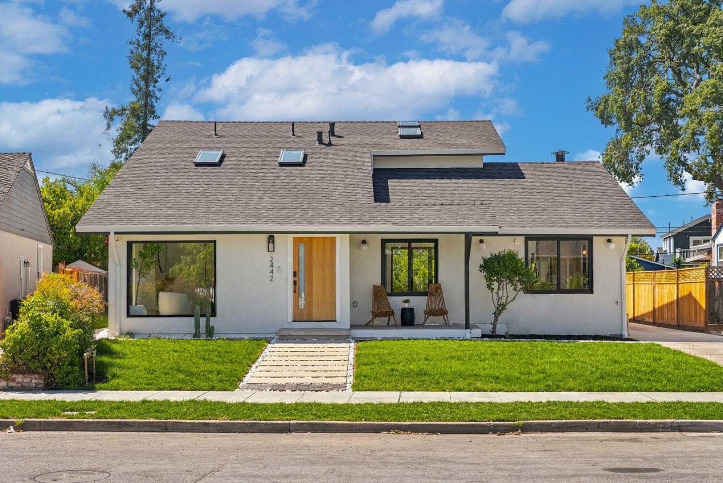 2442 Hampton AVE