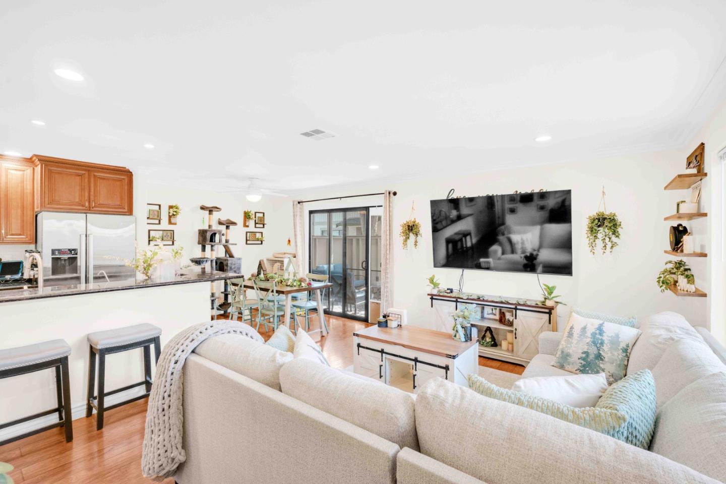 Photo #5: ML82052398 Listing: Photo #5