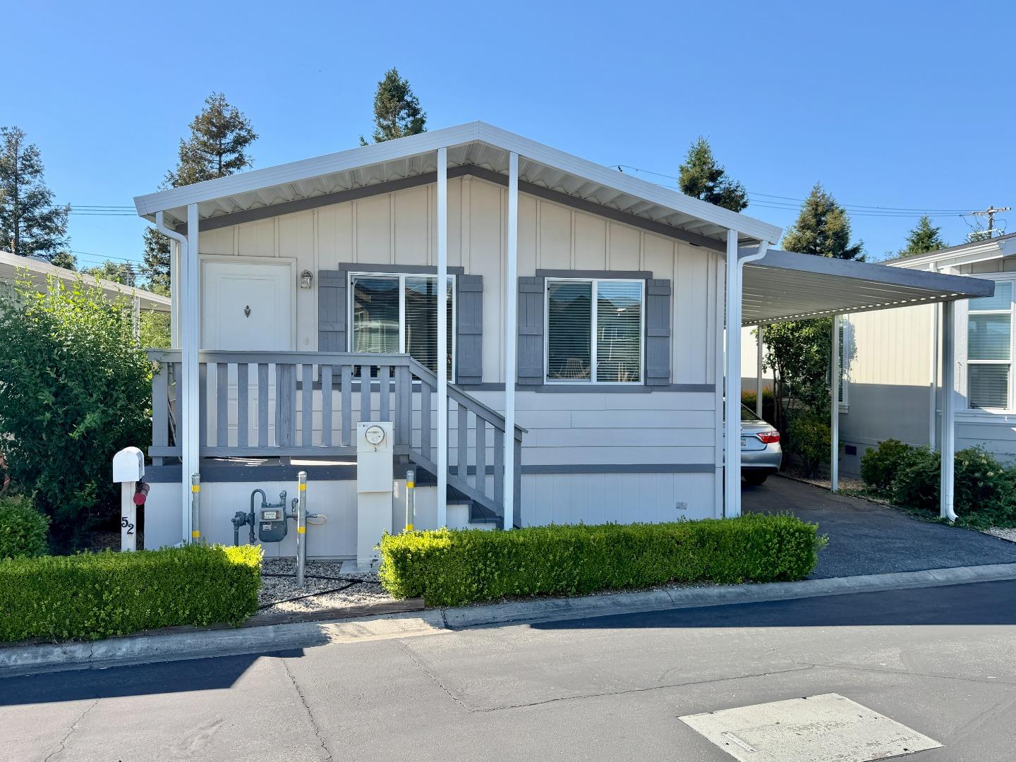 325 Sylvan AVE 52