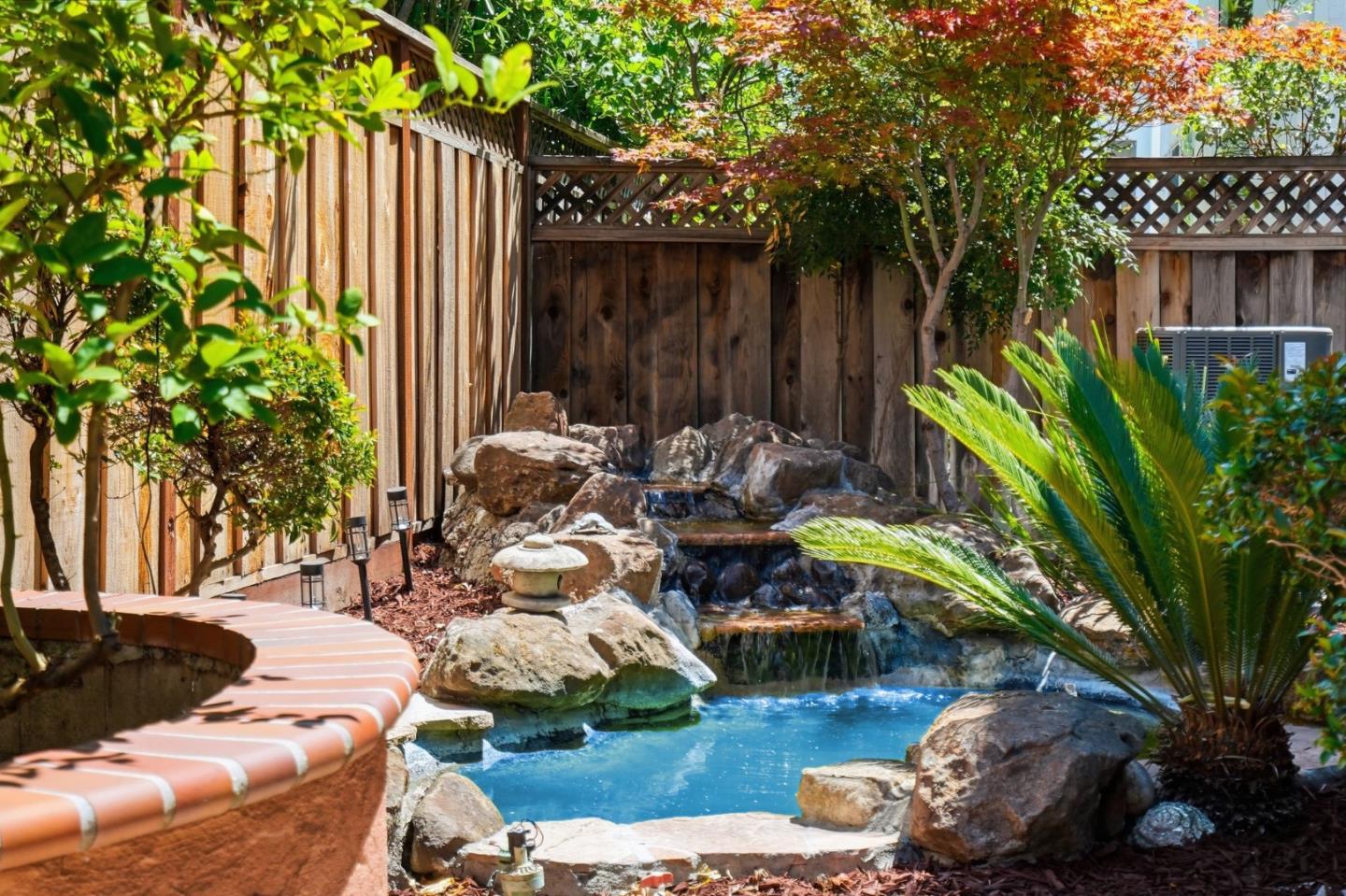 2325 De Varona PL, SantaClara 95050