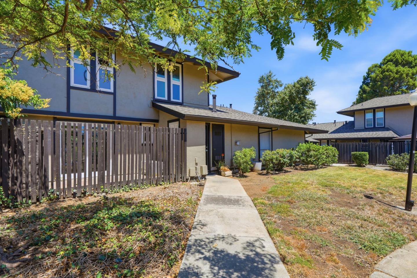 1806 Chinquapin CT C, Concord, CA 94519, Photo 2