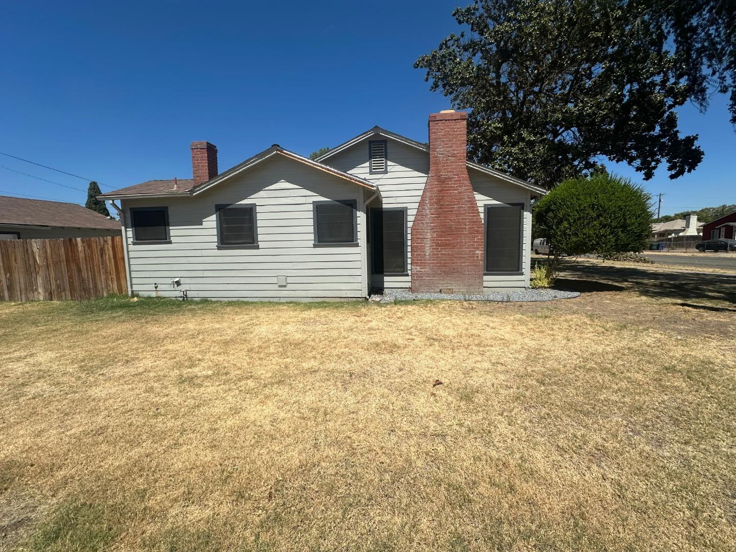 820 Monterey Ave, Chowchilla, CA 93610 photo 2